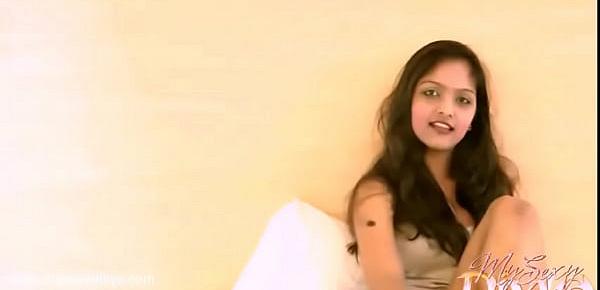  Hot indian girl Divya masturbating on cam